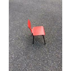 Rood kinderstoeltje