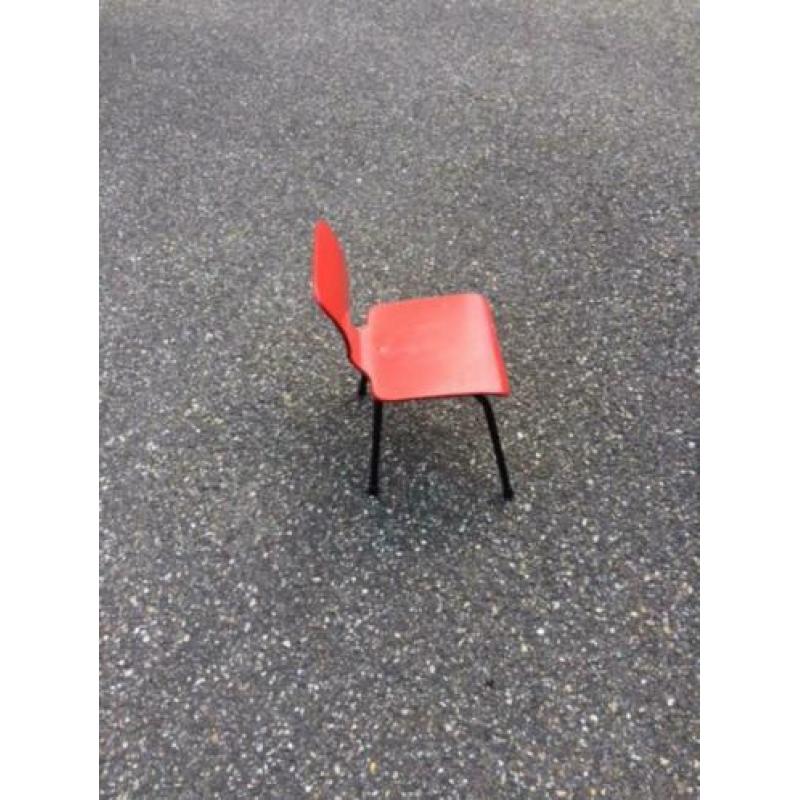 Rood kinderstoeltje