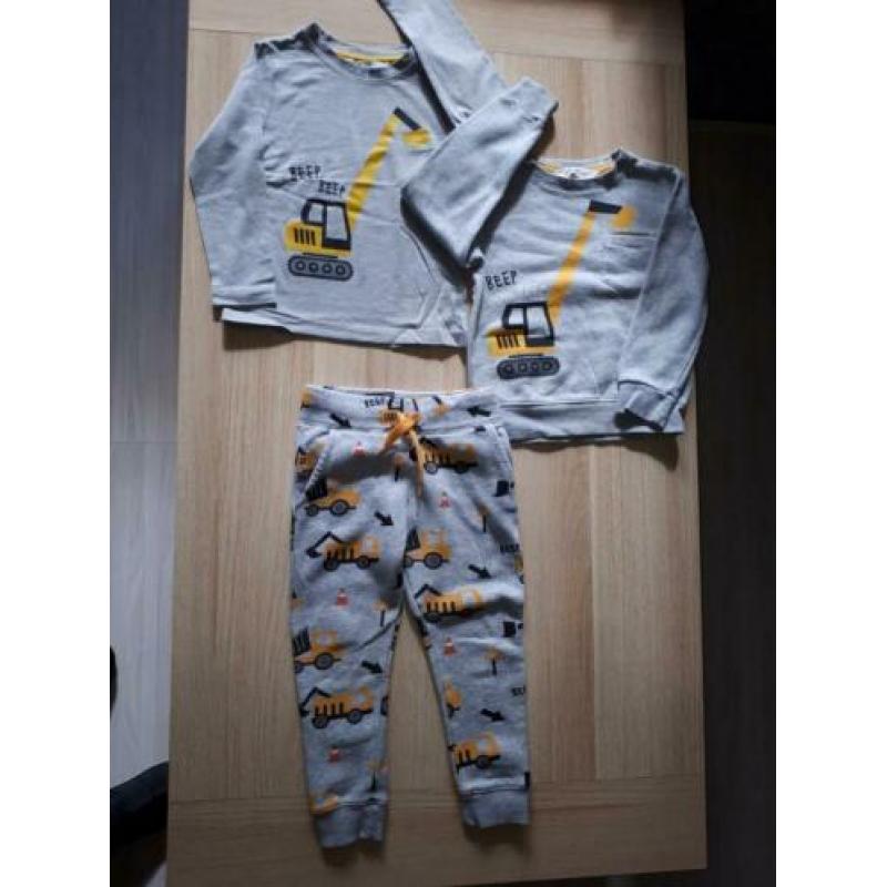 Pakket joggingbroek met shirt/trui H&M 98/104 jongen