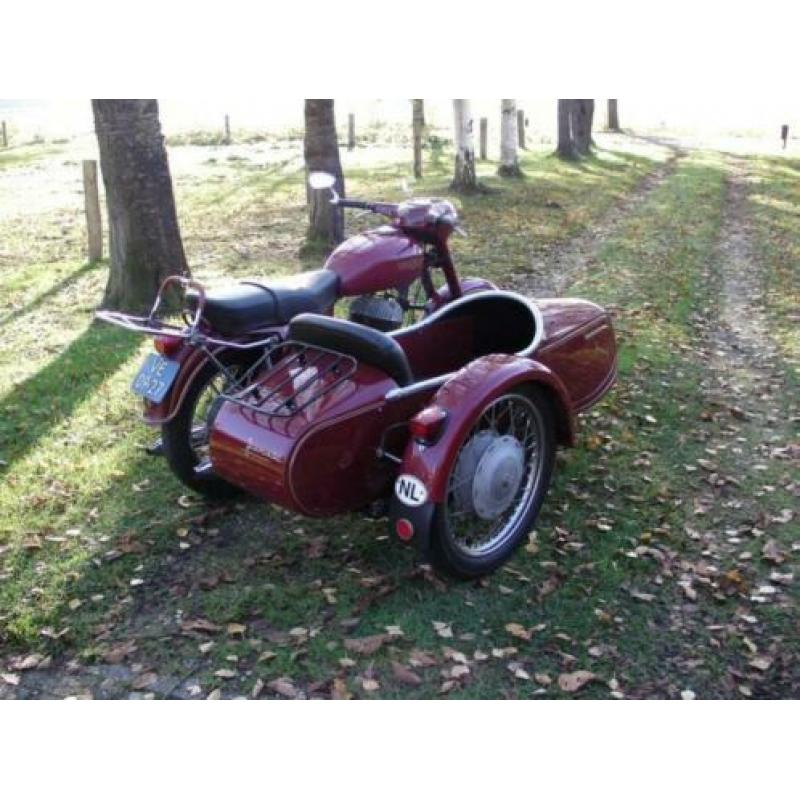 Jawa 350 senior Type 360 met Junak zijspan