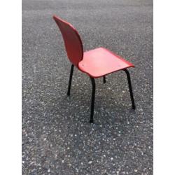Rood kinderstoeltje