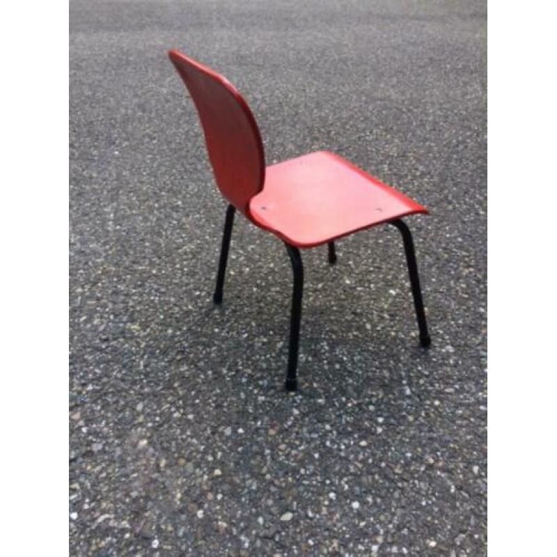 Rood kinderstoeltje