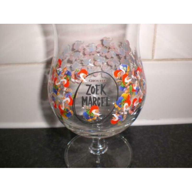 Mooi glas Chouffe bier, Zoek Marcel, Nederlandse versie