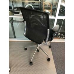 Vitra bureaustoel Meda Chair netwave Design 449.- nu 295,-