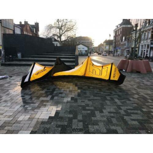 Peter-Lynn kite 9m (2016) + bar