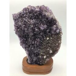 Amethist op standaard mineralen edelstenen gems
