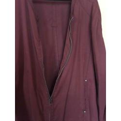 Een mooi donkerrood blouse jasje van Cecil maat xxl.
