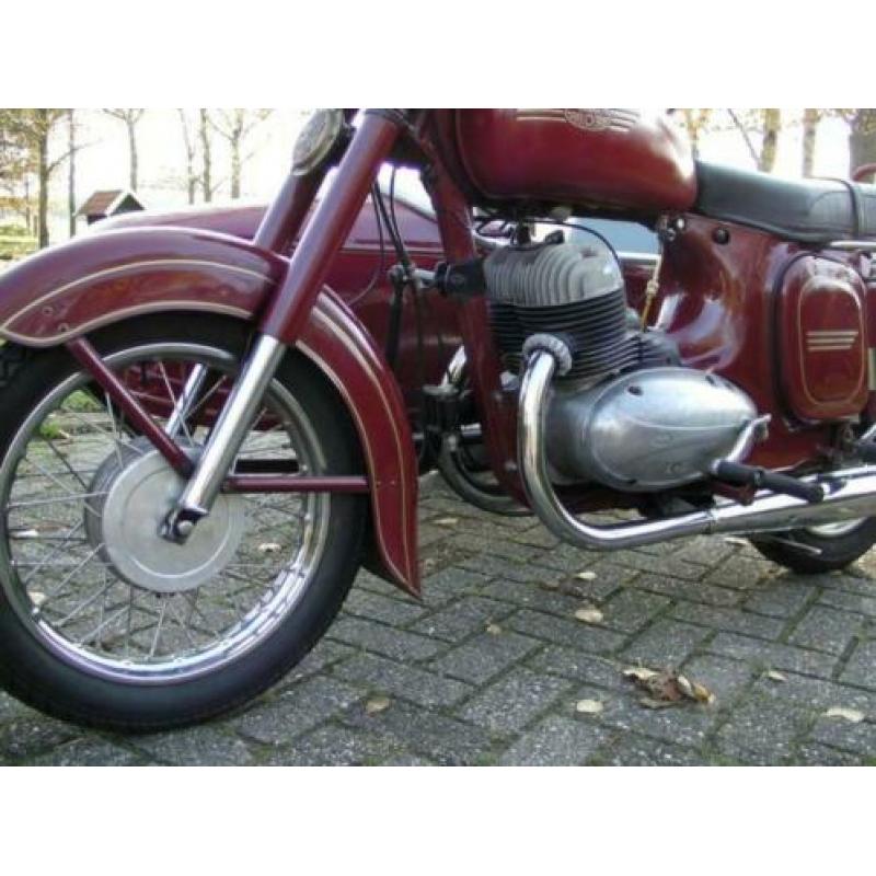 Jawa 350 senior Type 360 met Junak zijspan