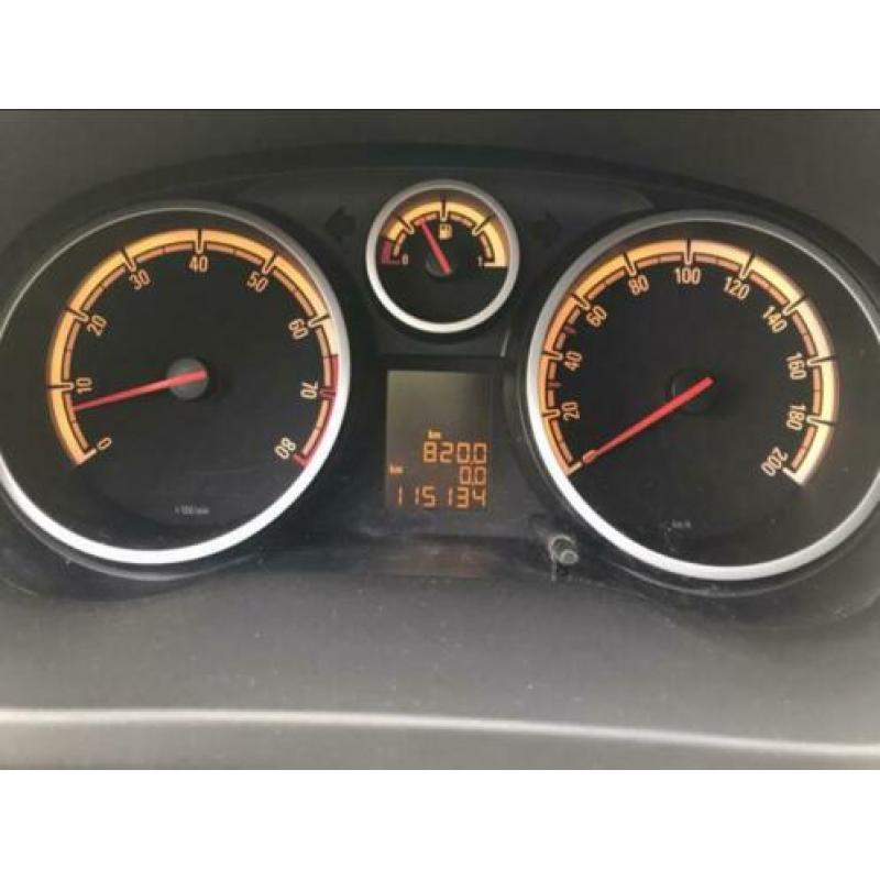 Opel Corsa 1.4 16V 3D 2011 Grijs