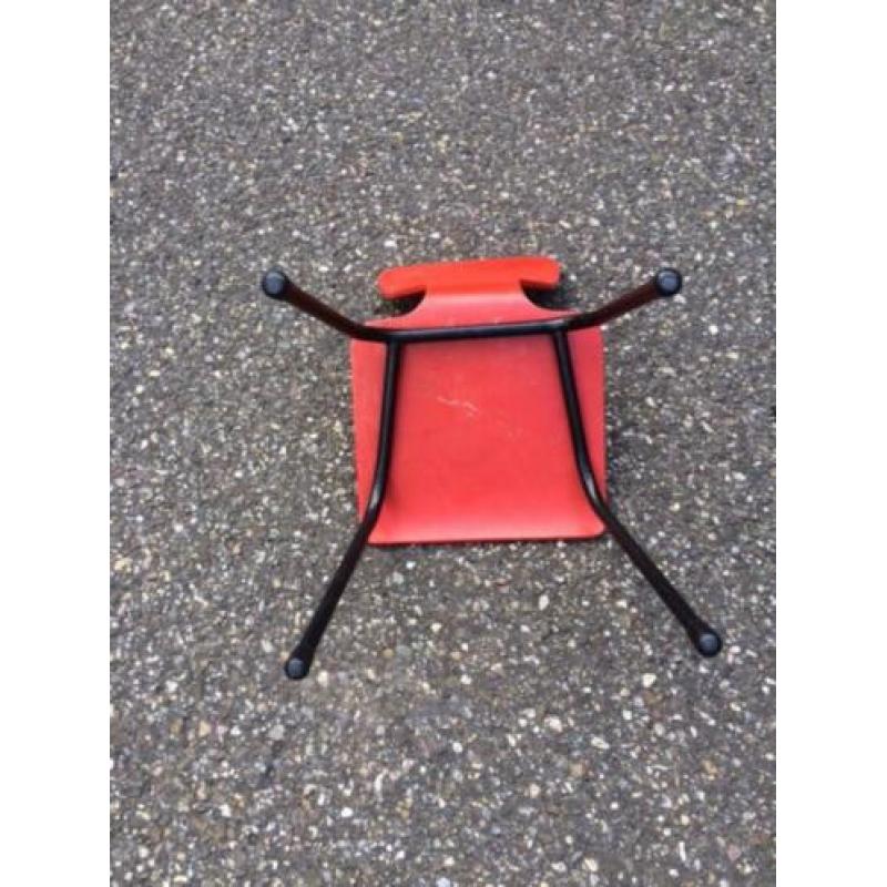 Rood kinderstoeltje