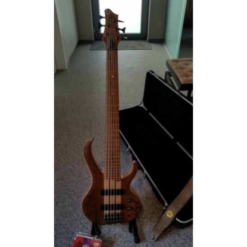6 string Ibanez BTB bass walnut