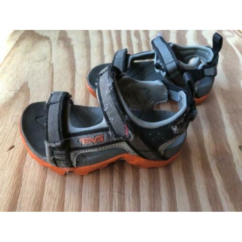 Jongens sandalen van Teva maat 25 grijs