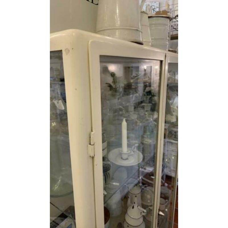 Antieke apothekerskast brocante industrieel