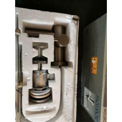 Tiger Boston wastafelkraan inox met waste