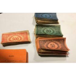 Monopoly kaartjes, geld, huizen, hotels etc
