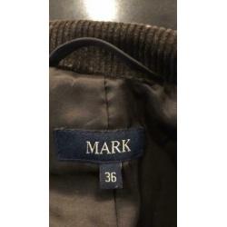 MARK donkerbruin lang rib Colbert/jas 36. Met gouden knopen