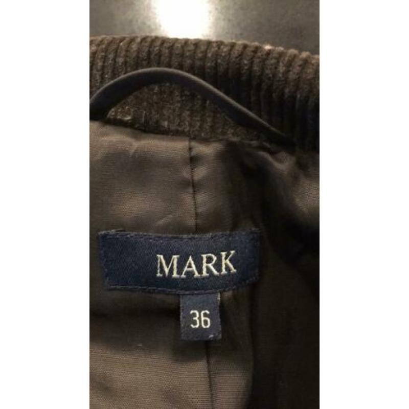 MARK donkerbruin lang rib Colbert/jas 36. Met gouden knopen