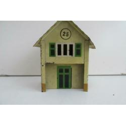 een blikken huisje voor spoor 0 / 1 uit de jaren 30 / 40