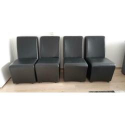 4 prachtige eettafel stoelen op wieltjes.
