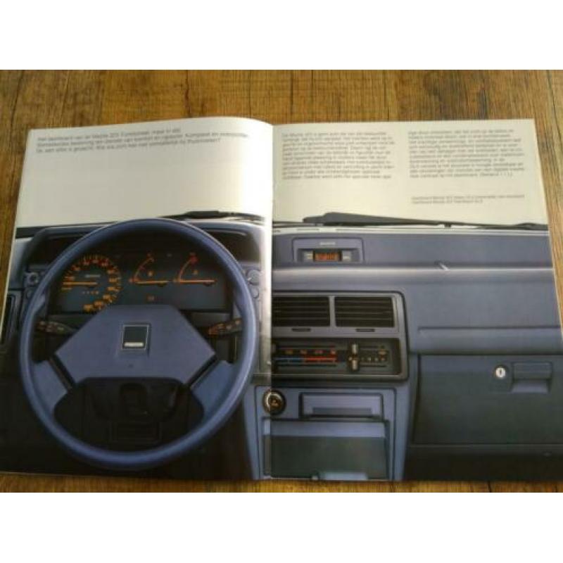 Mazda 323 folder uit 1985