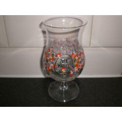 Mooi glas Chouffe bier, Zoek Marcel, Nederlandse versie