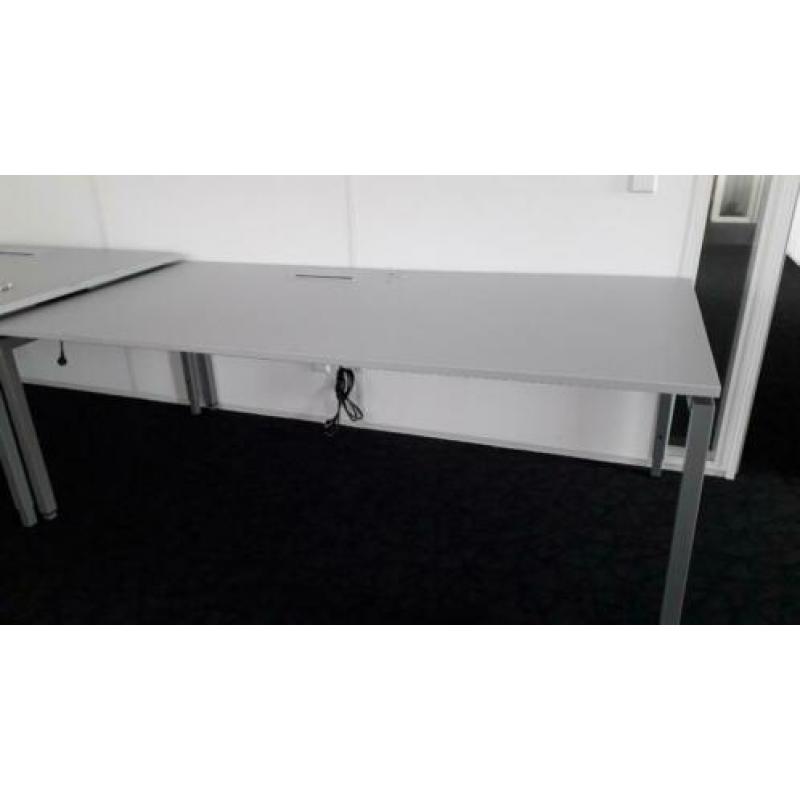 GRATIS: Febru ladenblokken en bureau
