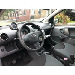 Toyota Aygo 1.0-12V Airco! 5-deurs! Rijdt keurig! NAP! Deale