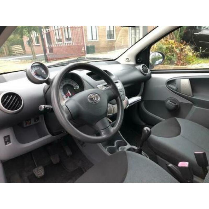 Toyota Aygo 1.0-12V Airco! 5-deurs! Rijdt keurig! NAP! Deale