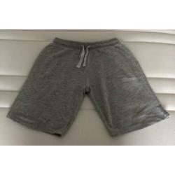 Prachtige set met sweatshorts en singlets voor jongens