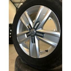 origineel 17 inch vw transporter t5 t6 velgen met zomerbande