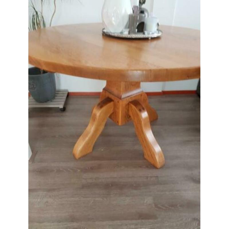 Ronde eiken eettafel