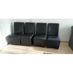 4 prachtige eettafel stoelen op wieltjes.
