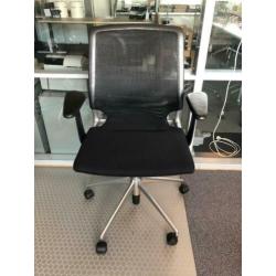 Vitra bureaustoel Meda Chair netwave Design 449.- nu 295,-