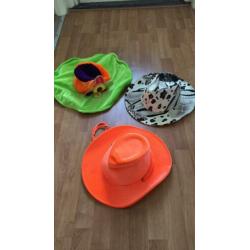 Carnaval grote hoed bloem groen oranje cowboyhoed luipaard