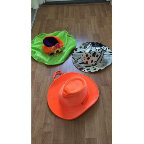 Carnaval grote hoed bloem groen oranje cowboyhoed luipaard