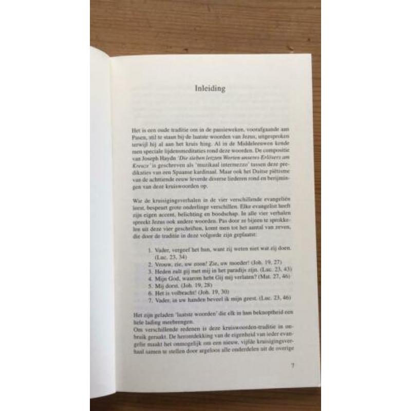 Sytze de Vries. Bloeiend hout. De zeven kruiswoorden