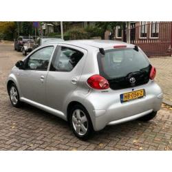 Toyota Aygo 1.0-12V Airco! 5-deurs! Rijdt keurig! NAP! Deale