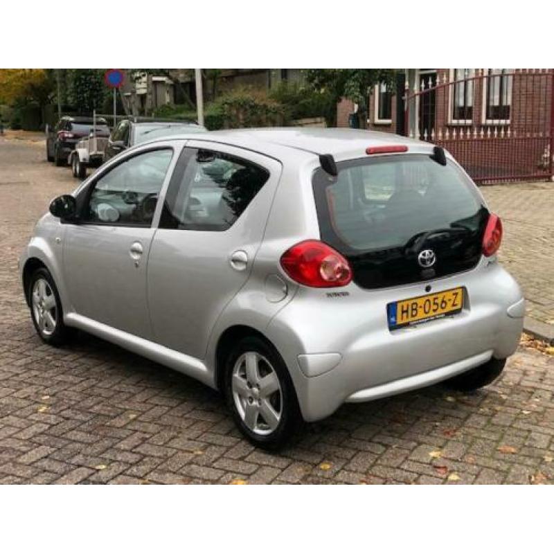 Toyota Aygo 1.0-12V Airco! 5-deurs! Rijdt keurig! NAP! Deale