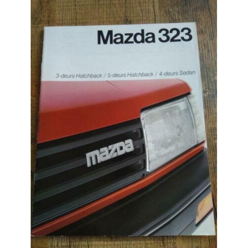 Mazda 323 folder uit 1985