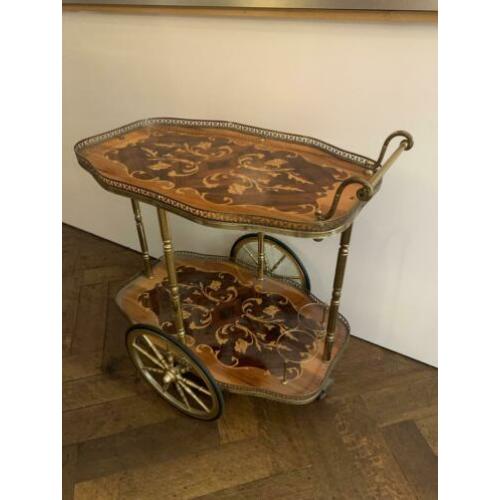 Thee tafel op wielen
