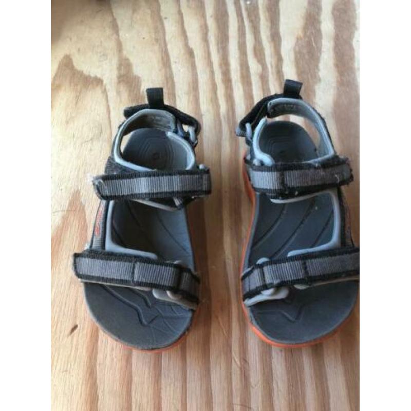 Jongens sandalen van Teva maat 25 grijs