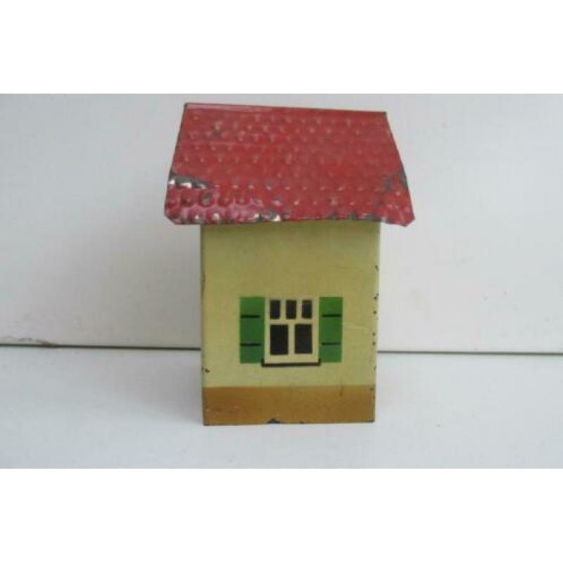 een blikken huisje voor spoor 0 / 1 uit de jaren 30 / 40