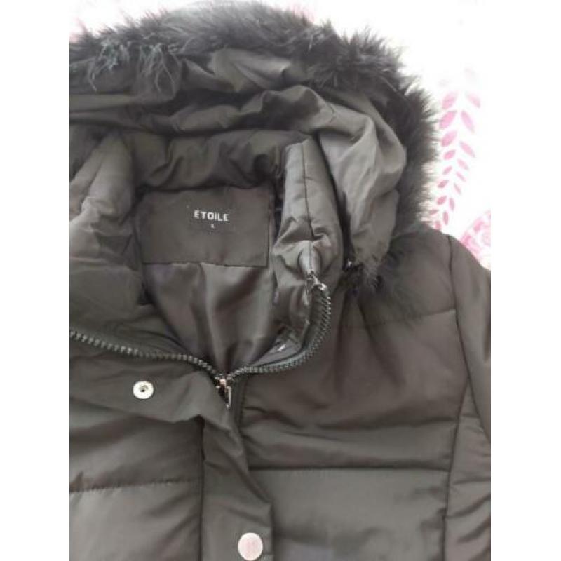 Nieuwe winterjas maat L met afneembare capuchon kleur zwart