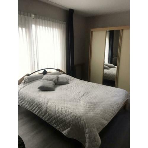 Bed en kledingkast