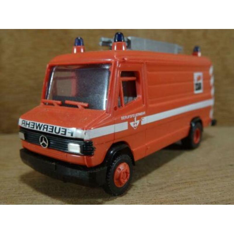 BUSCH 1:87, MB 507D Berufs-Feuerwehr Zwitserland, Zie Foto`s