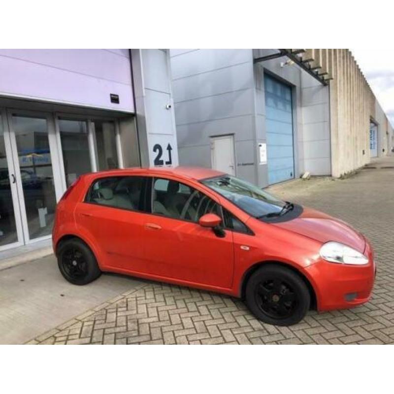 Fiat Grande Punto 1.4-16V Dynamic 6BAK! AIRCO! INRUILKOOPJE!