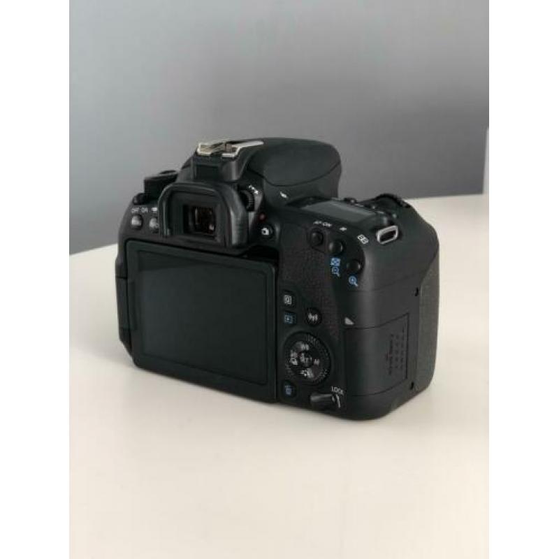 Spiegelreflex Canon 77D Body