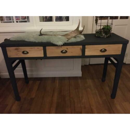 Stoere, grote, matzwarte, sidetable/ bureau