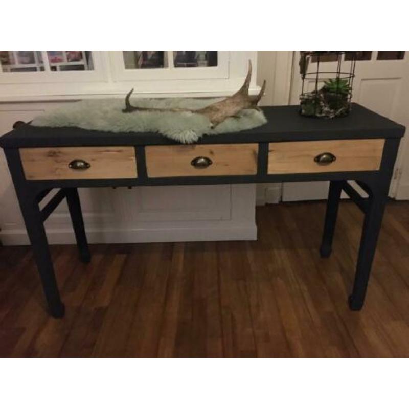 Stoere, grote, matzwarte, sidetable/ bureau