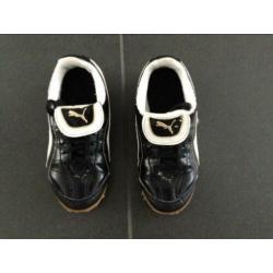 Nieuwe sandalen met sokjes en NIKE puma schoenen maat 22